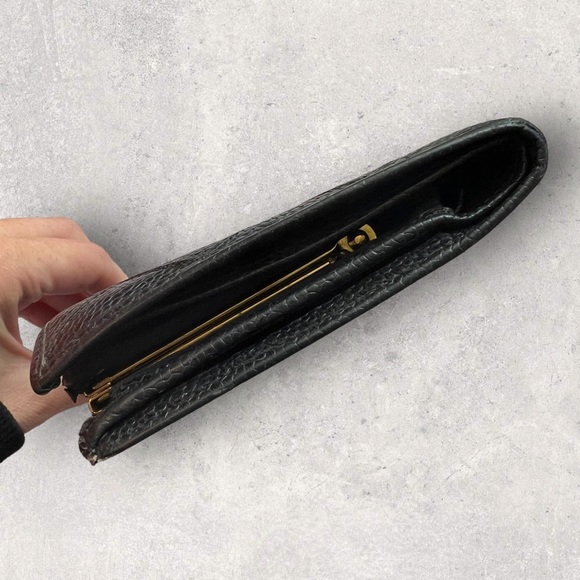 Chanel • Black Caviar Leather Vintage Wallet - Picture 3 of 9